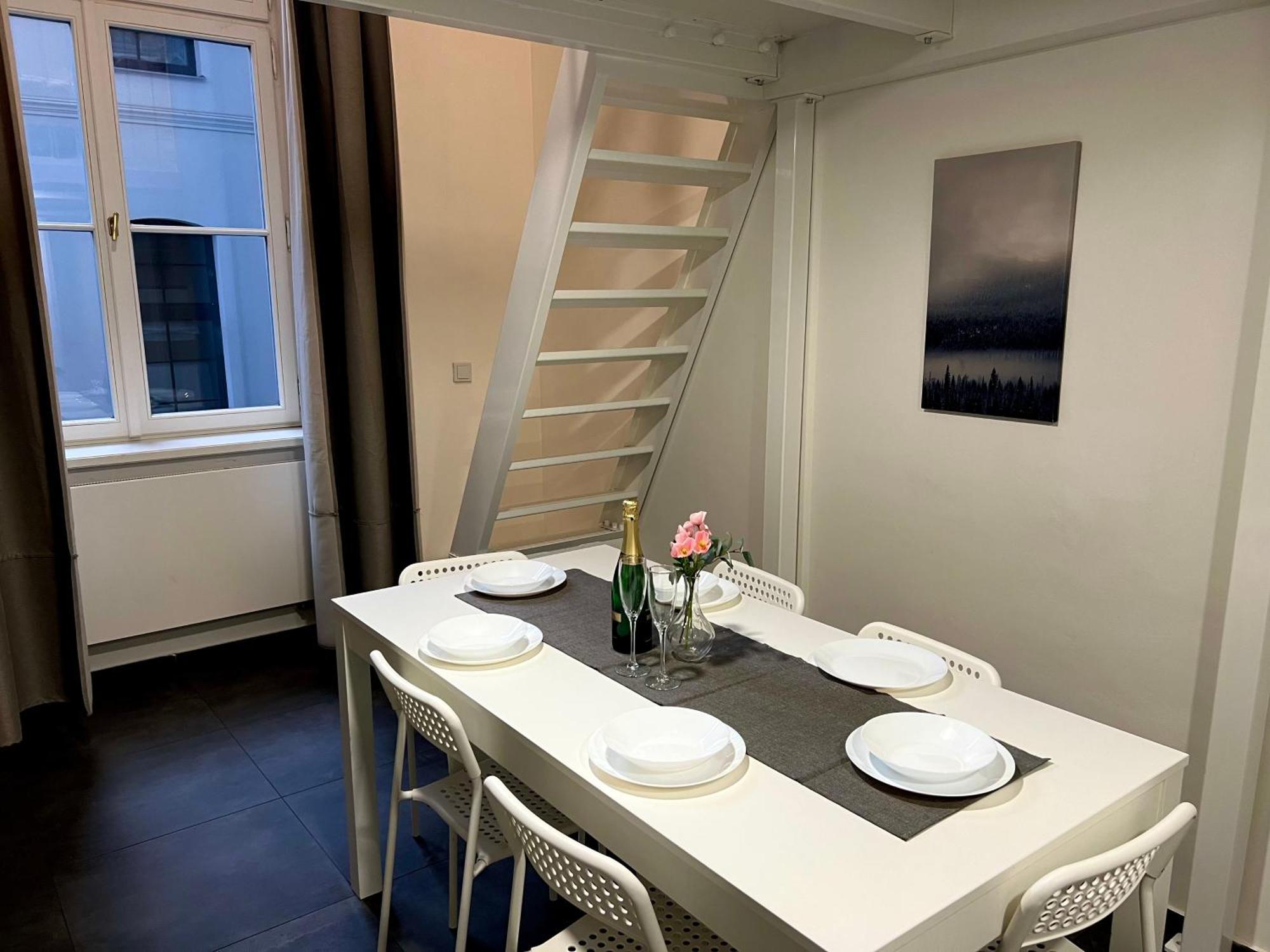 Opletalova 1min From Wenceslas Square Prague